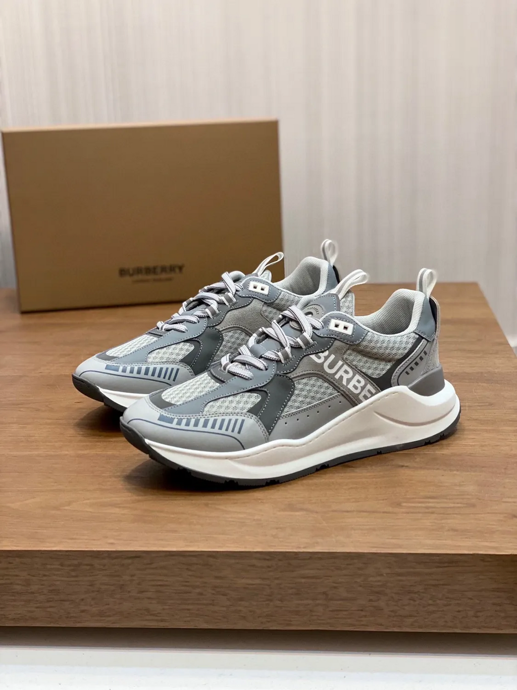 Burberry sean sneaker