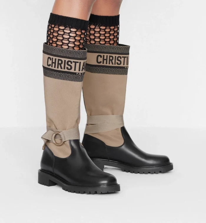 BOTTES DIOR EN RE MAJEUR AVEC TISSU TECHNIQUE TAUPE CHAUD EN NOIR