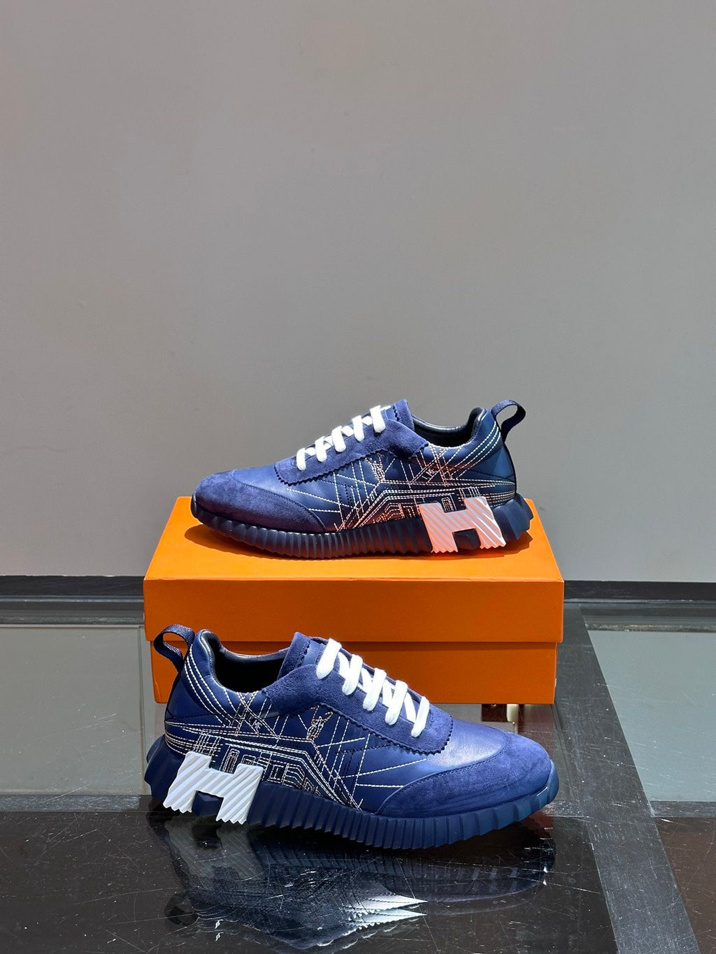 Bouncing sneaker hermes