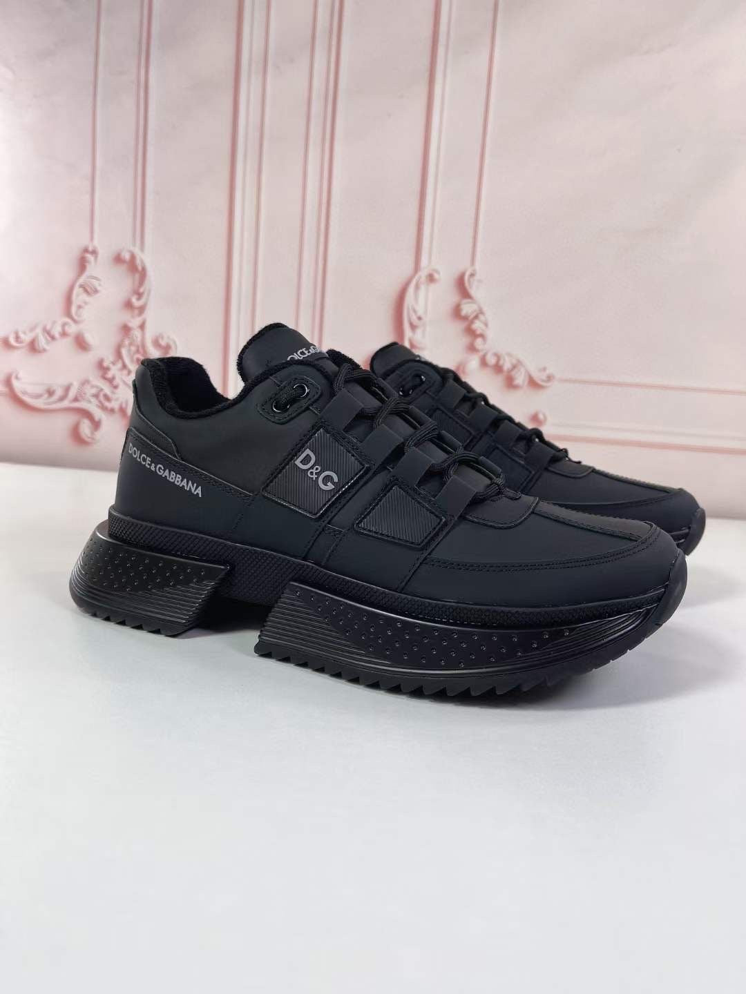 Dolce & Gabbana Leather sneakers