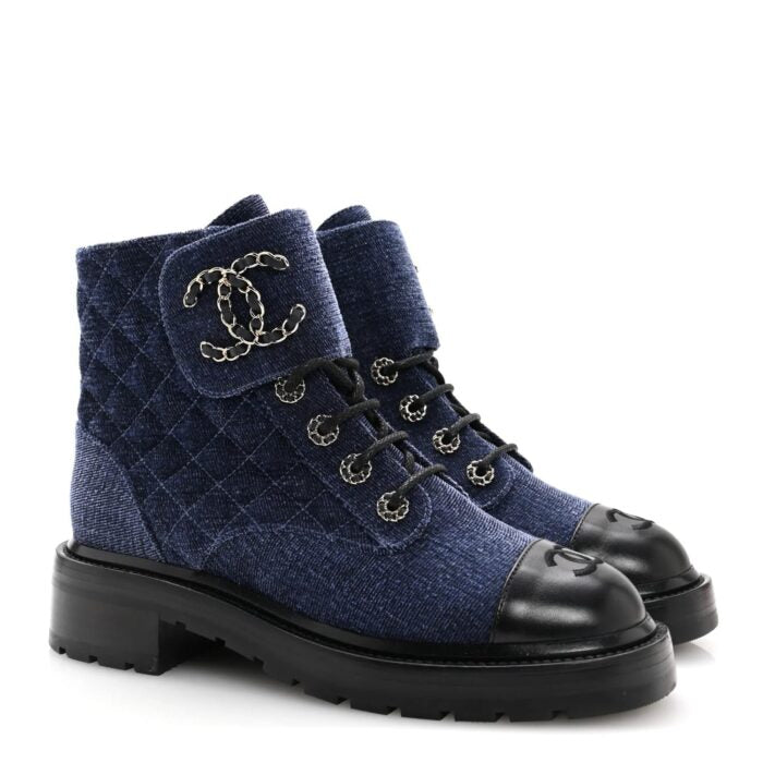 BOTTINES CHANEL 21A MATELASSEES A CHAINE EN NOIR/BLEU INDIGO