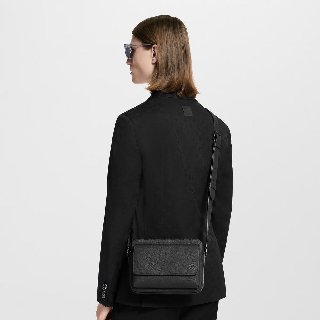 LOUIS VUITTON Sac Messenger Boarding