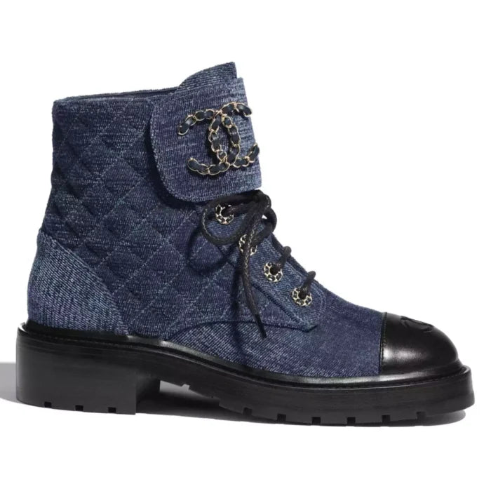 BOTTINES CHANEL 21A MATELASSEES A CHAINE EN NOIR/BLEU INDIGO
