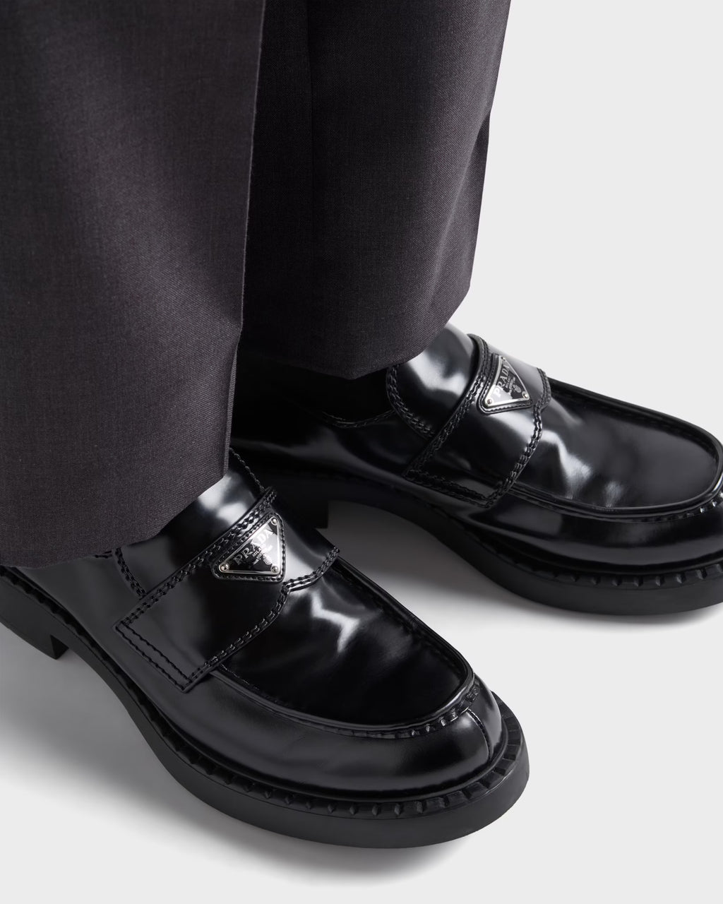 MOCASSIN PRADA EN CUIR VERNI EN NOIR