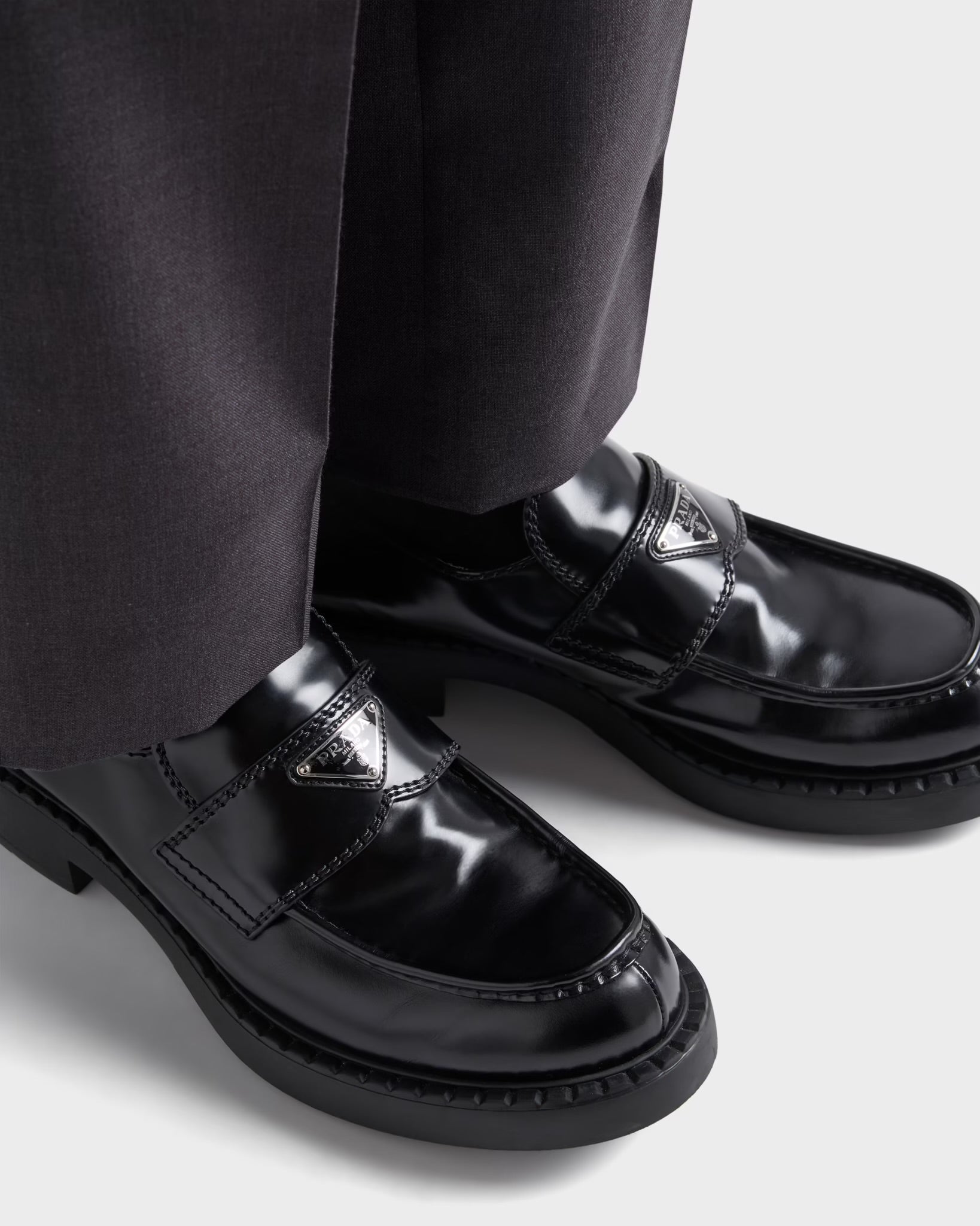 MOCASSIN PRADA EN CUIR VERNI EN NOIR