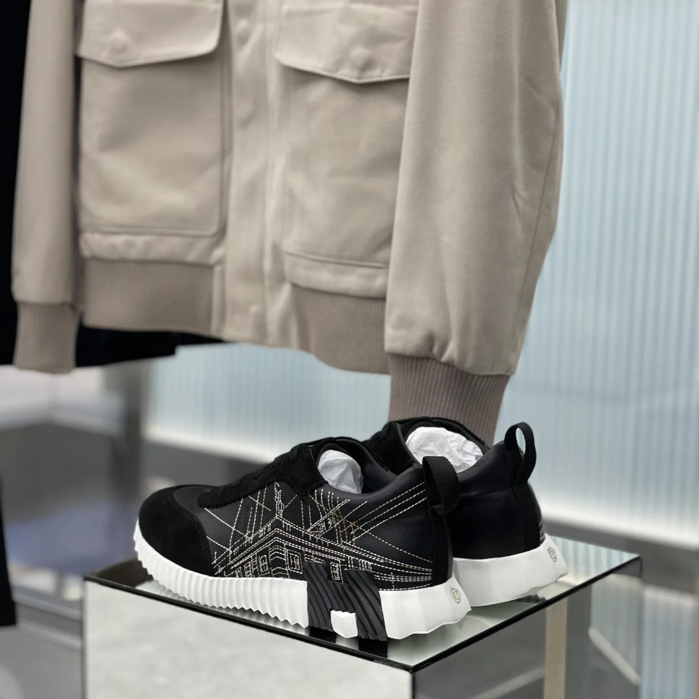 Bouncing sneaker hermes