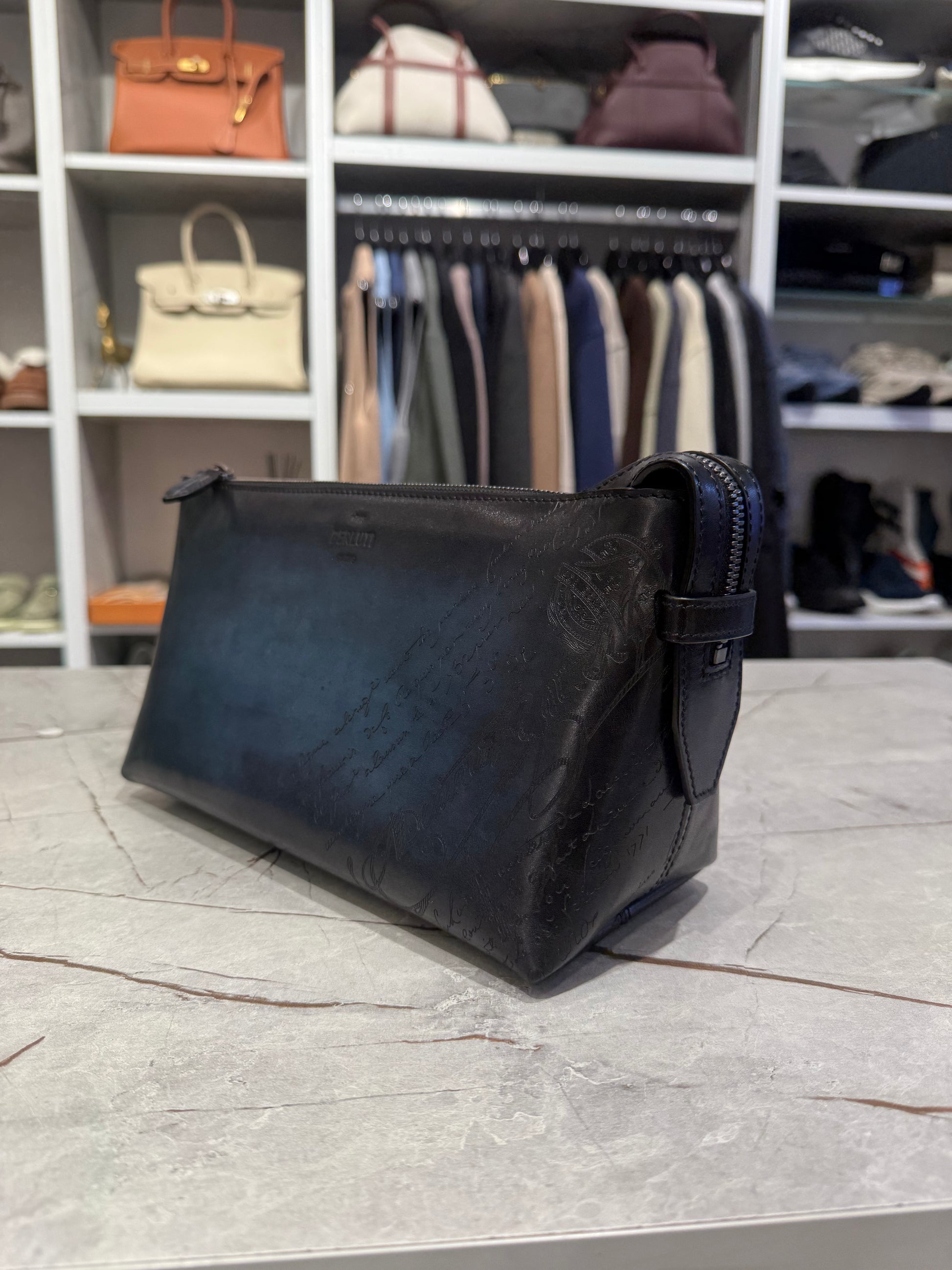 POCHETTE BERLUTI ZIPPEE TOUJOURS SOFT EN CUIR SCRITTO