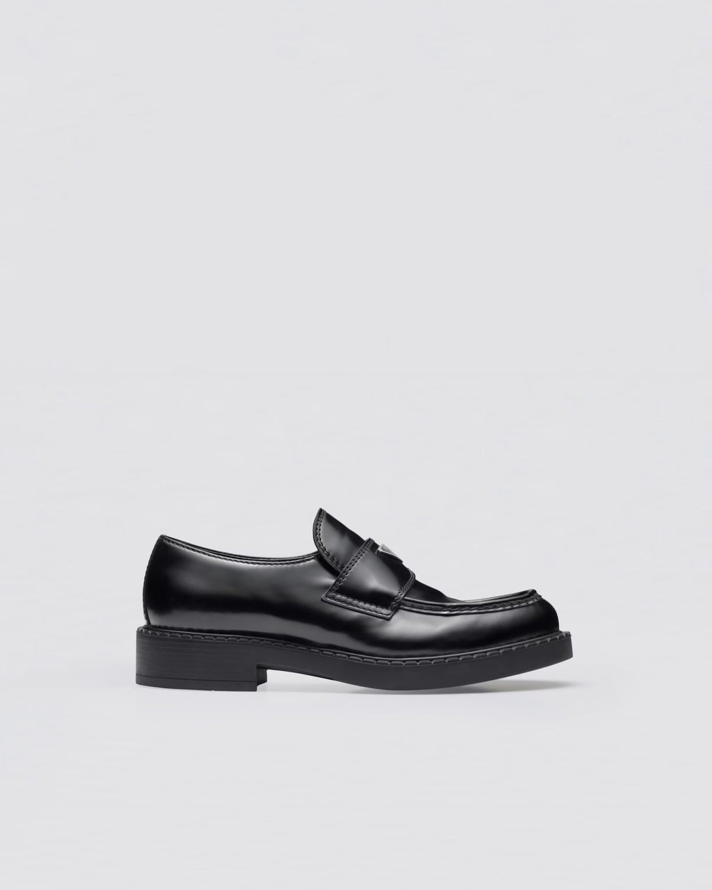 MOCASSIN PRADA EN CUIR VERNI EN NOIR