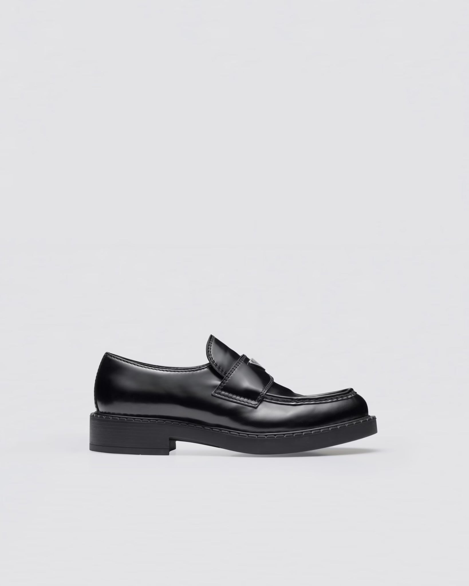 MOCASSIN PRADA EN CUIR VERNI EN NOIR