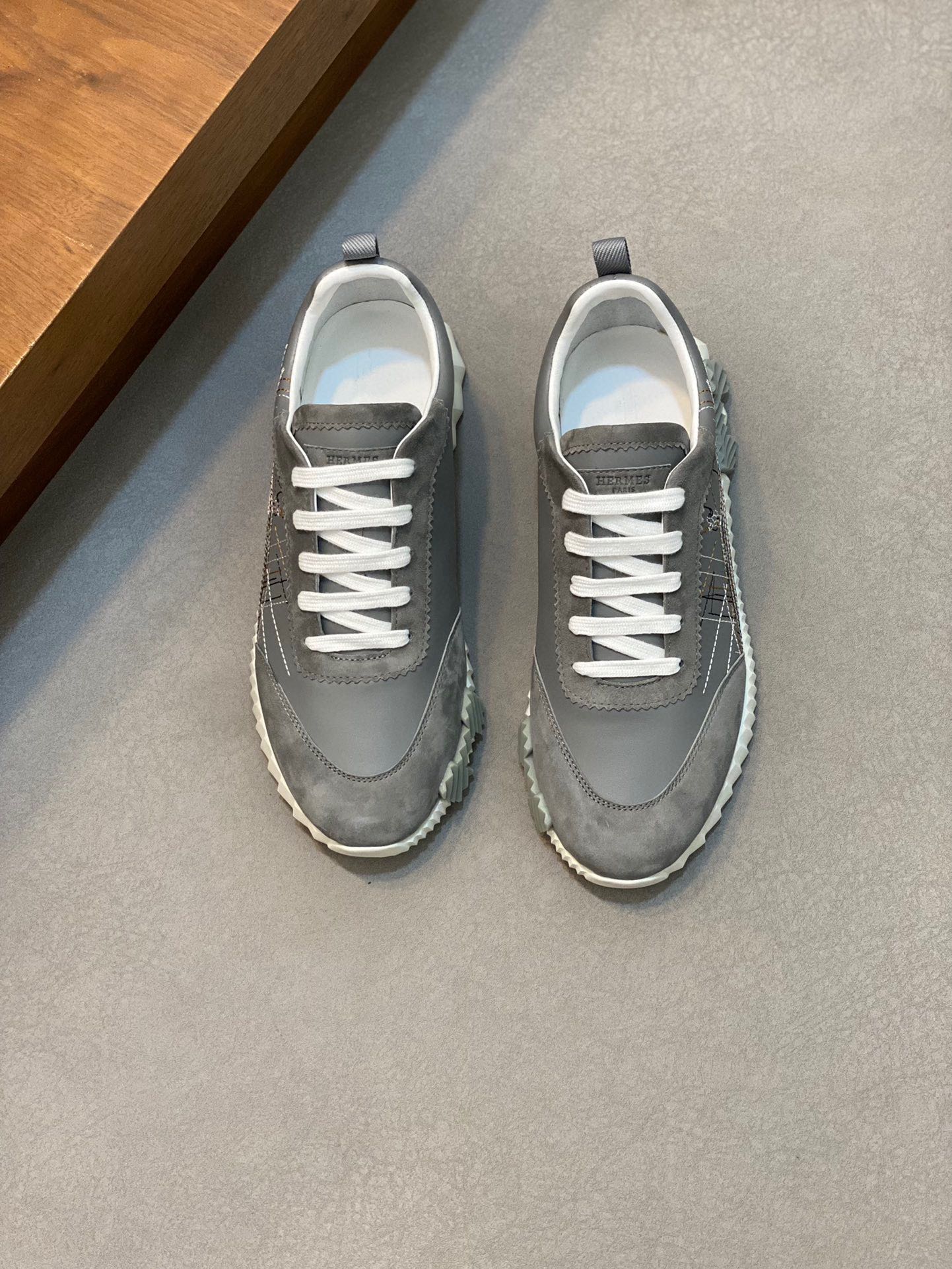 Bouncing sneaker hermes