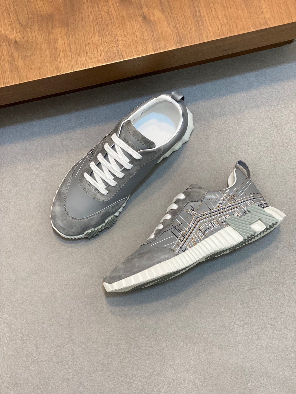 Bouncing sneaker hermes