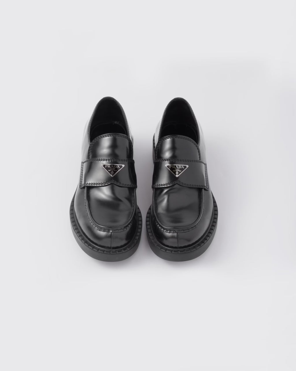 MOCASSIN PRADA EN CUIR VERNI EN NOIR