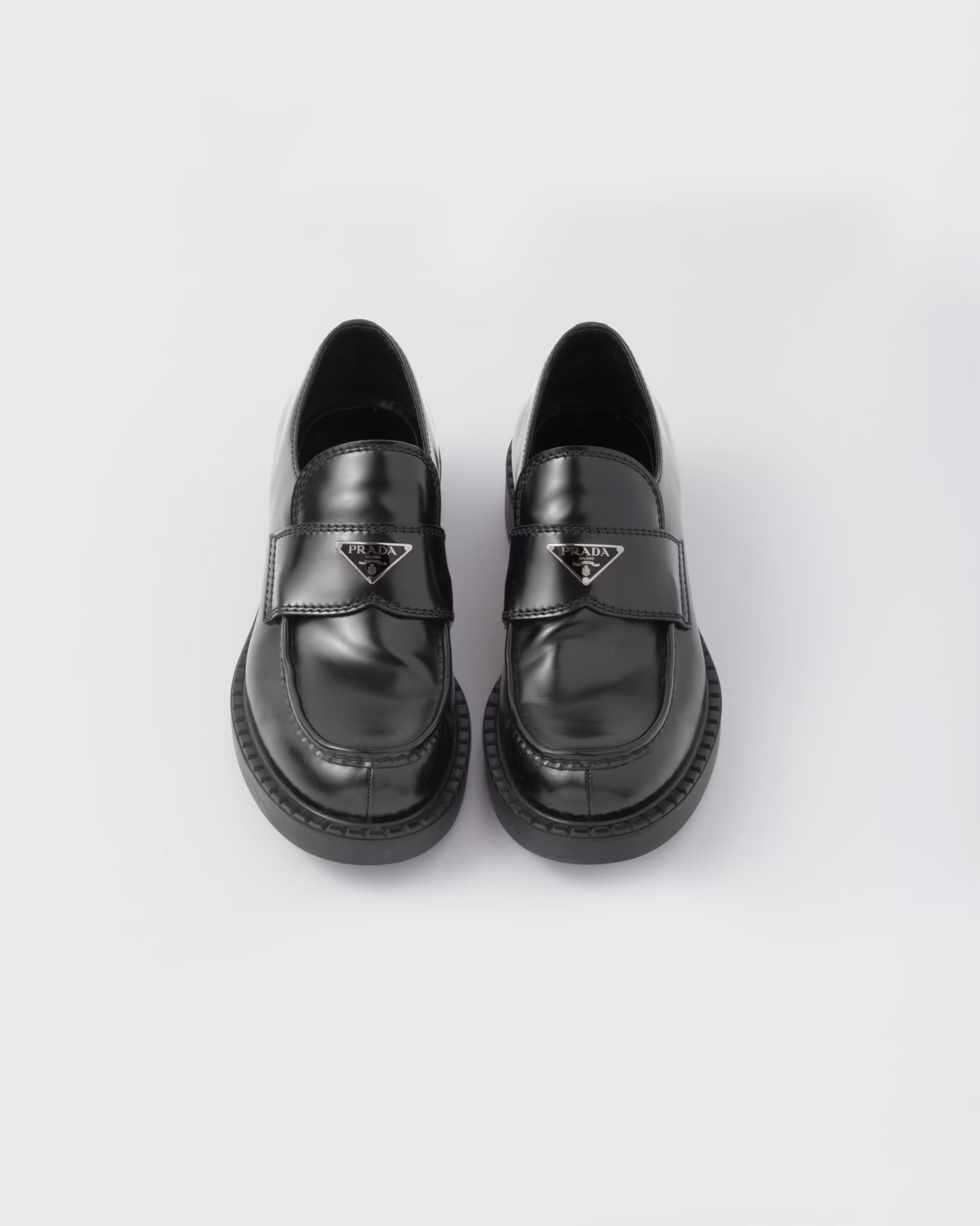 MOCASSIN PRADA EN CUIR VERNI EN NOIR