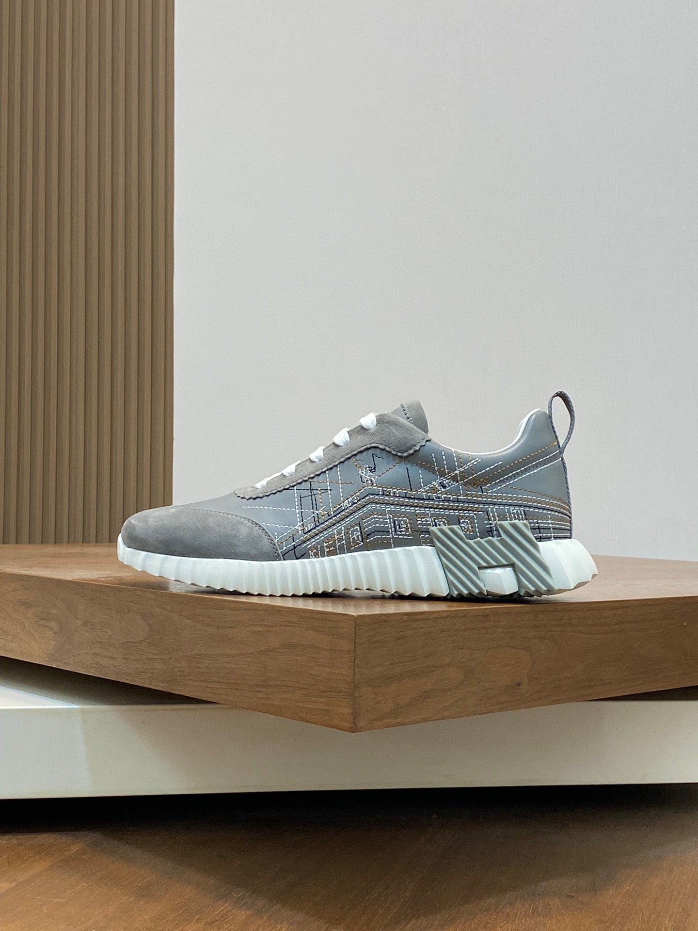 Bouncing sneaker hermes