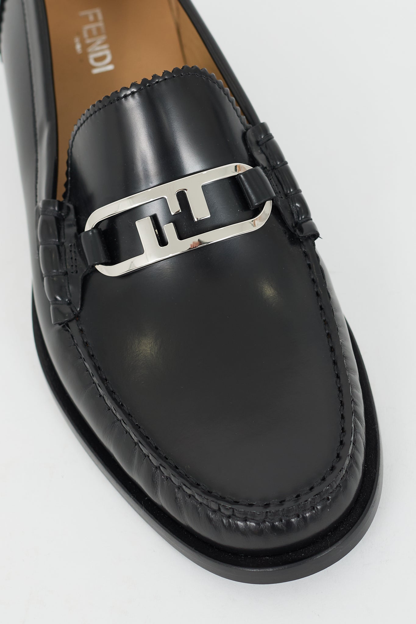 FENDI FF-plaque leather loafers