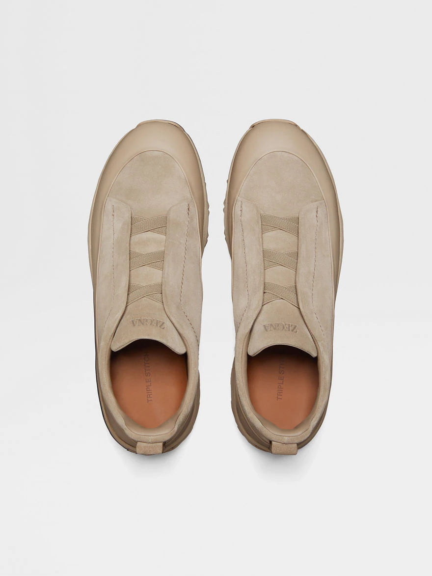 BASKETS TRIPLE STITCH™ MONTE EN CUIR ET VEAU VELOURS TAUPE CLAIR