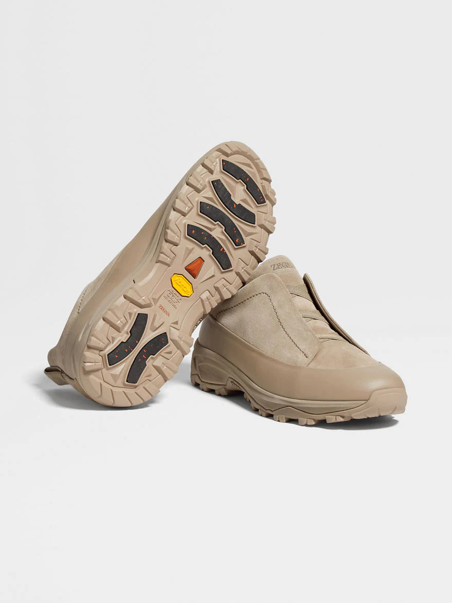 BASKETS TRIPLE STITCH™ MONTE EN CUIR ET VEAU VELOURS TAUPE CLAIR